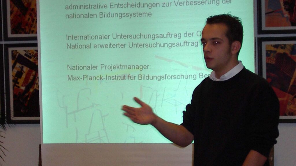 Mehr Bildungschancen für alle: Mit diesem Ziel hat Maximilian Schmidt sein politisches Engagement begonnen – zuerst als Schülersprecher, später als Sprecher des Landesschülerrates Niedersachsen und im Landesvorsand der Jusos.
